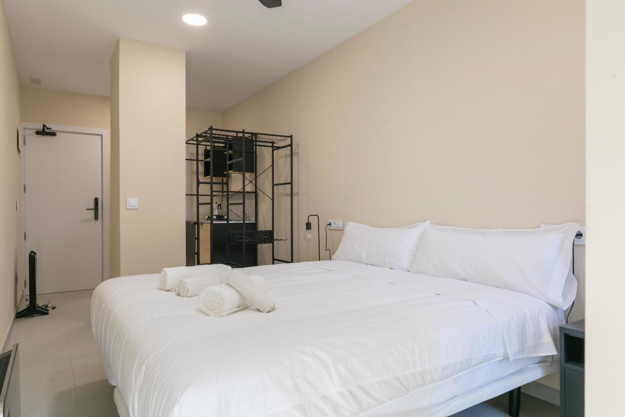 Homeabout Smart Rooms Tetuan - Sin Recepcion, Madrid